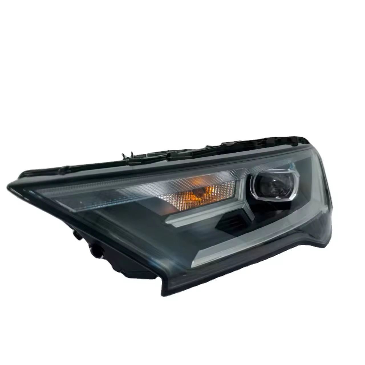 AUDI Q7 2024 headlight left side used original - Image 4