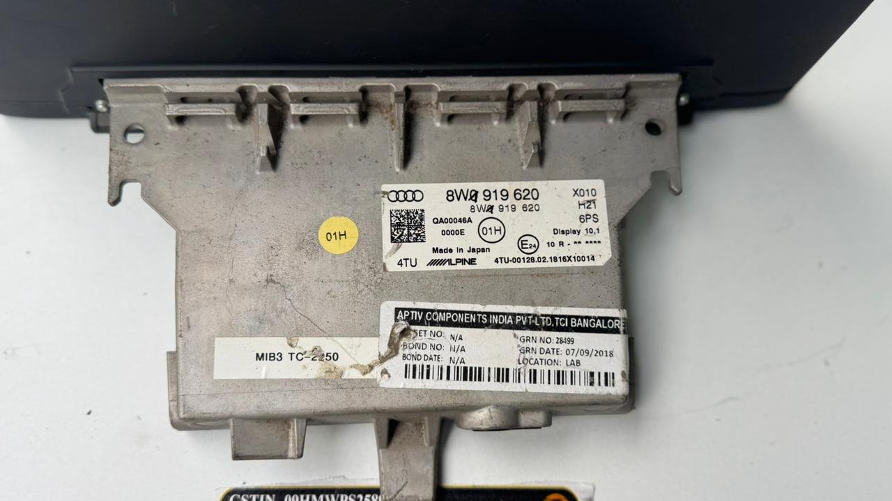 Audi A4 2020-2025 display used original - Image 2